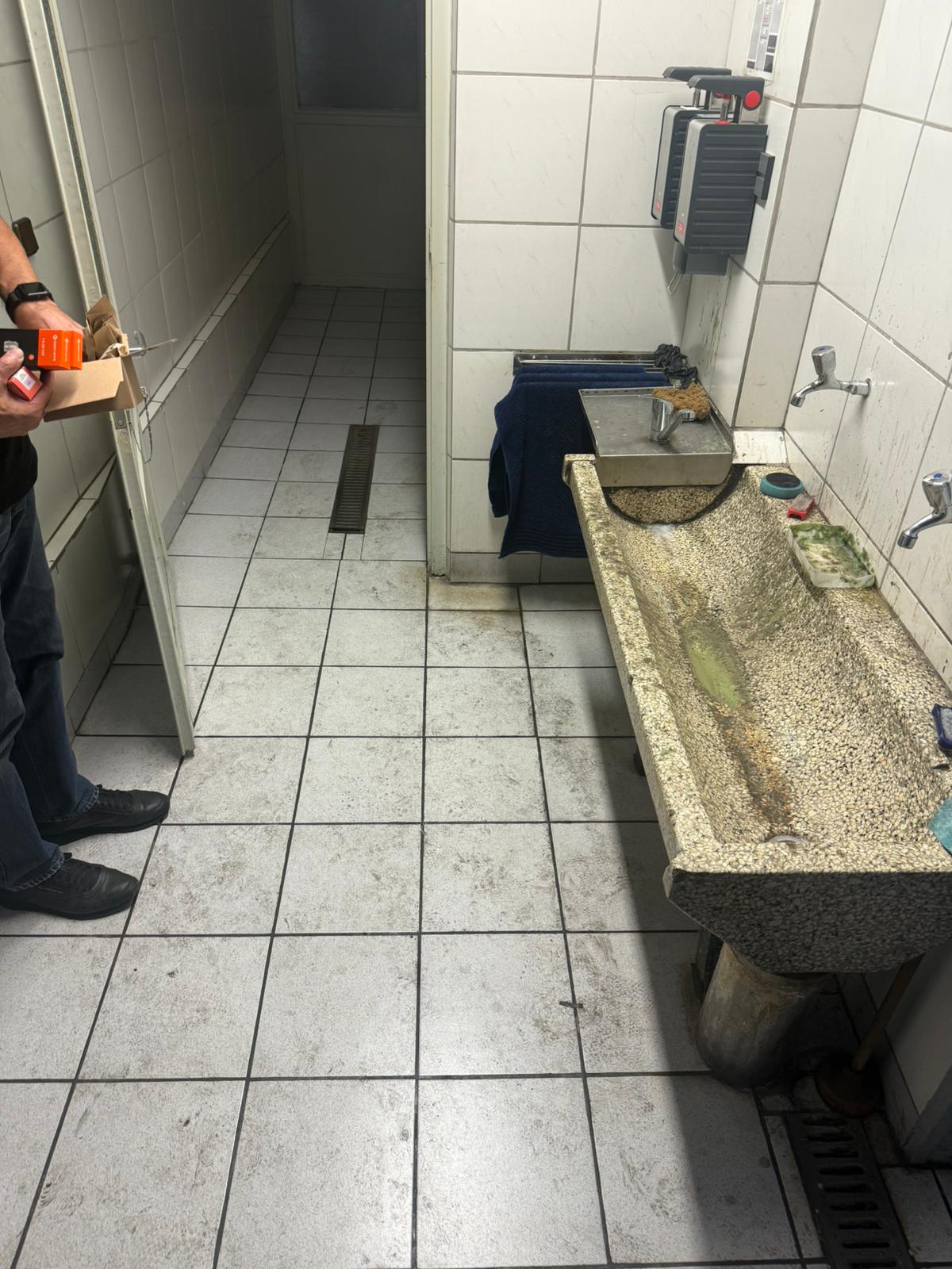 Vorher – Werkstatt- / Bodenreinigung
